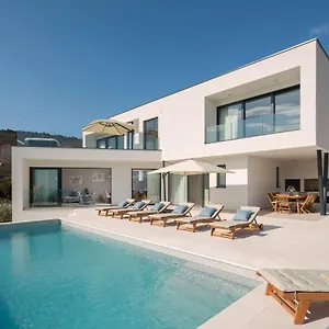 Selene Villa